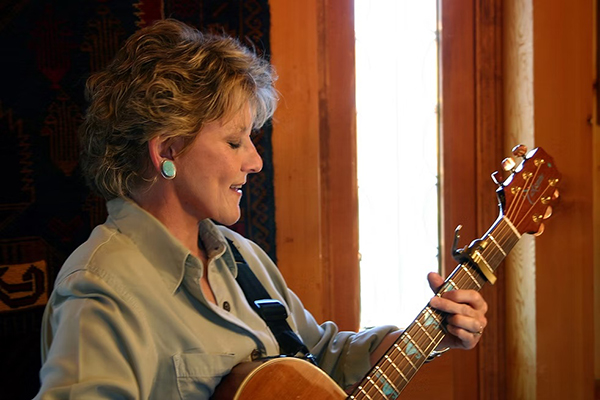 Lacy J. Dalton in 2015